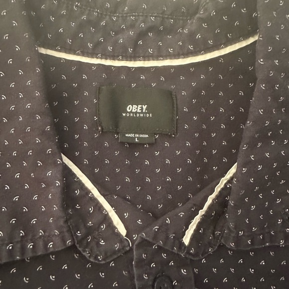 Obey - Men’s 100% Cotton button down - Picture 2 of 3